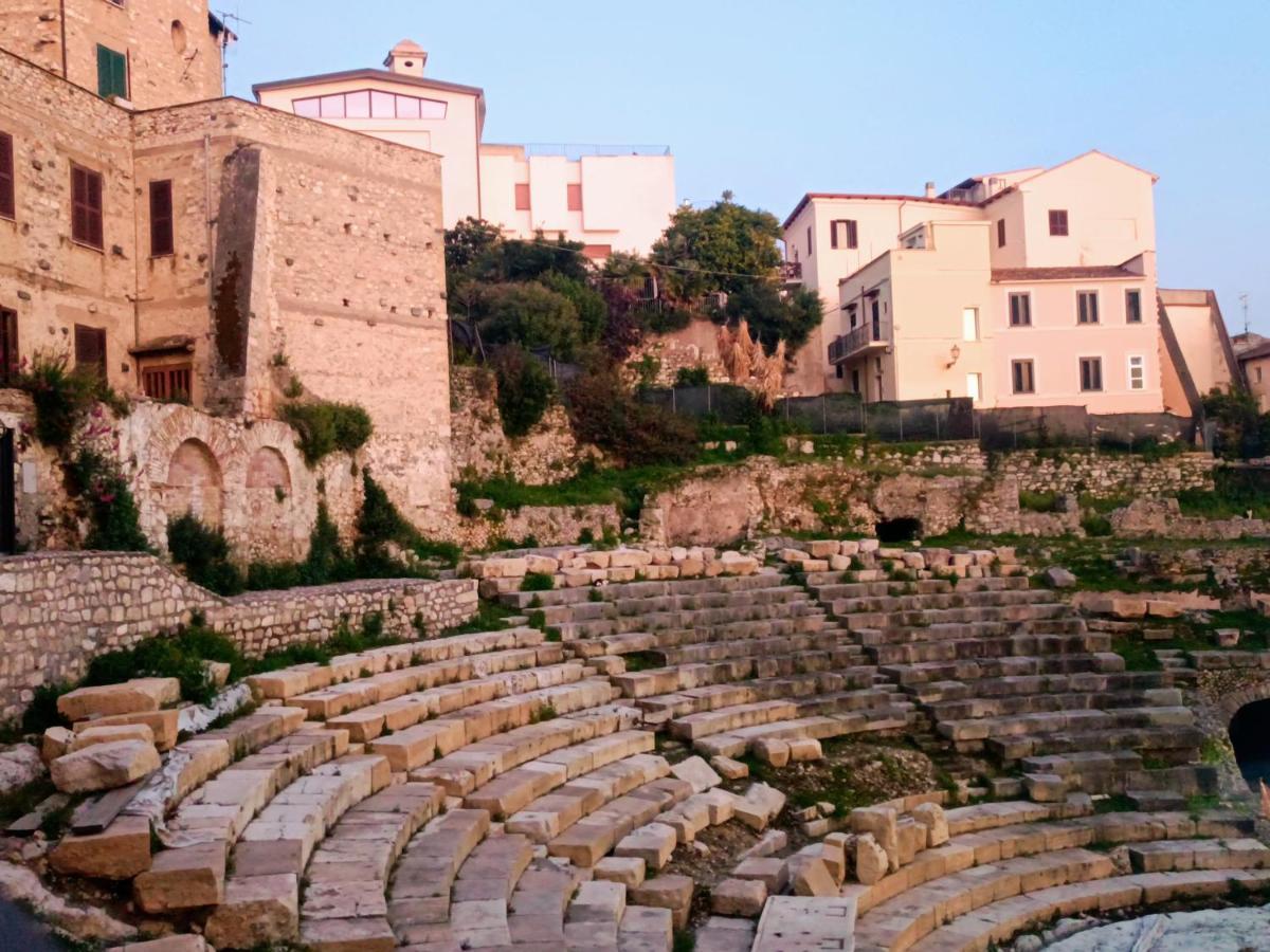 La Casetta Nelle Mura Terracina Exterior photo