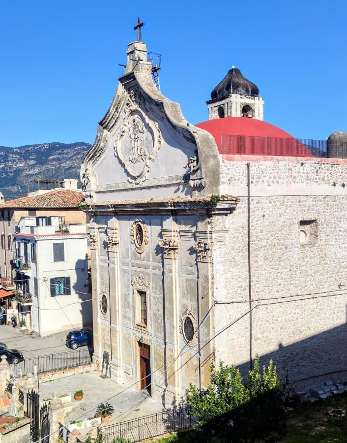 La Casetta Nelle Mura Terracina Exterior photo