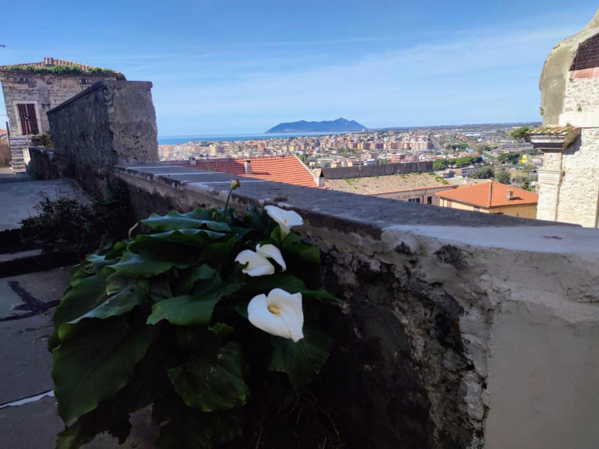 La Casetta Nelle Mura Terracina Exterior photo